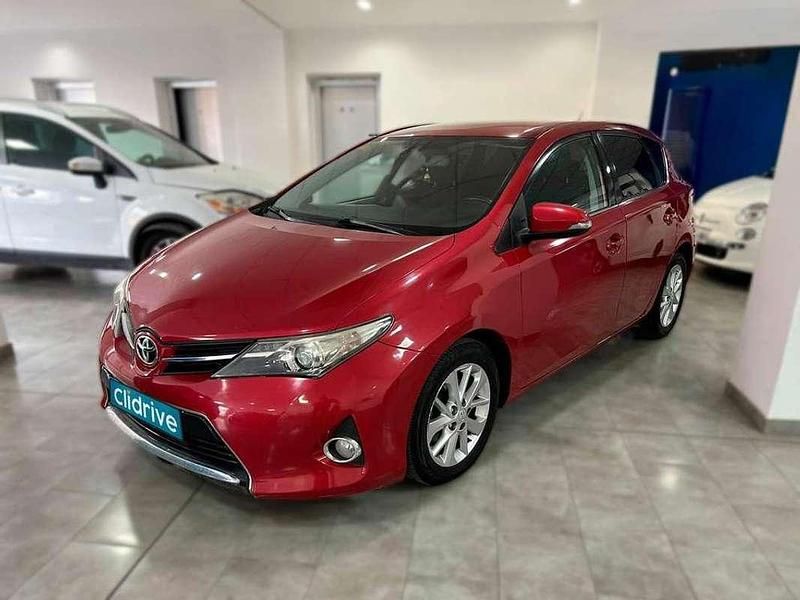 Usado Toyota Auris Active 126 CV (92 kW) 2014 Rojo Utilitario