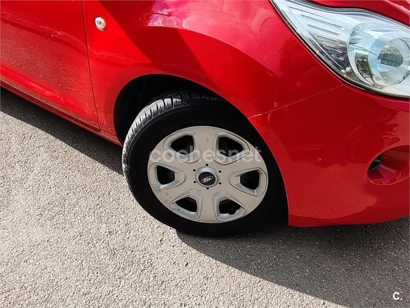 Usado Ford Ka 69 CV (50 kW) 2014 Rojo Berlina
