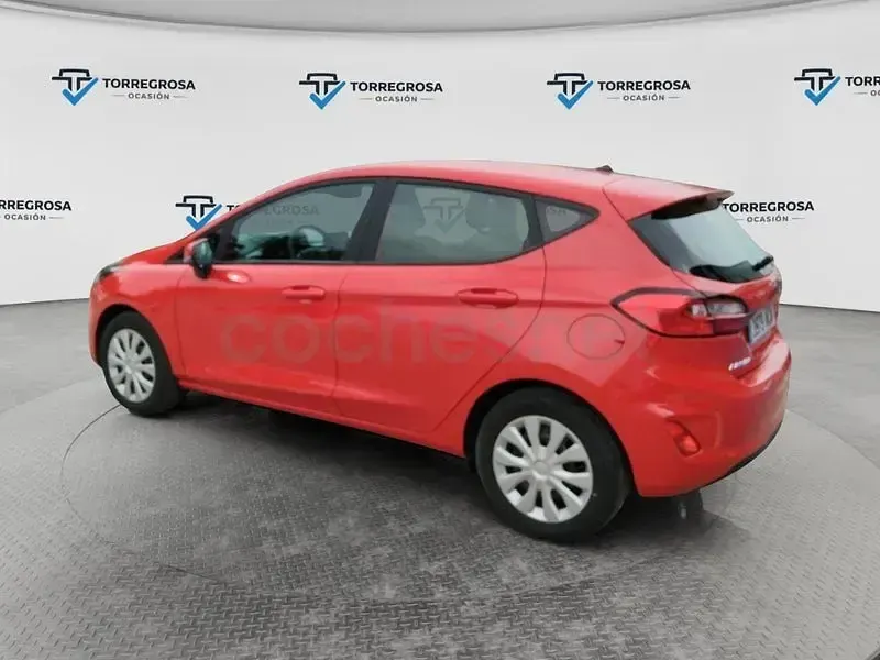 Usado Ford Fiesta Trend 75 CV (55 kW) 2022 Rojo Utilitario
