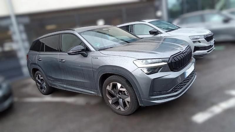 Usado Skoda Kodiaq SportLine 193 CV (141 kW) 2025 Gris/plata SUV