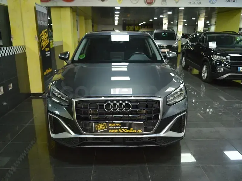 Usado Audi Q2 S-Line 150 CV (110 kW) 2024 Gris / plata SUV