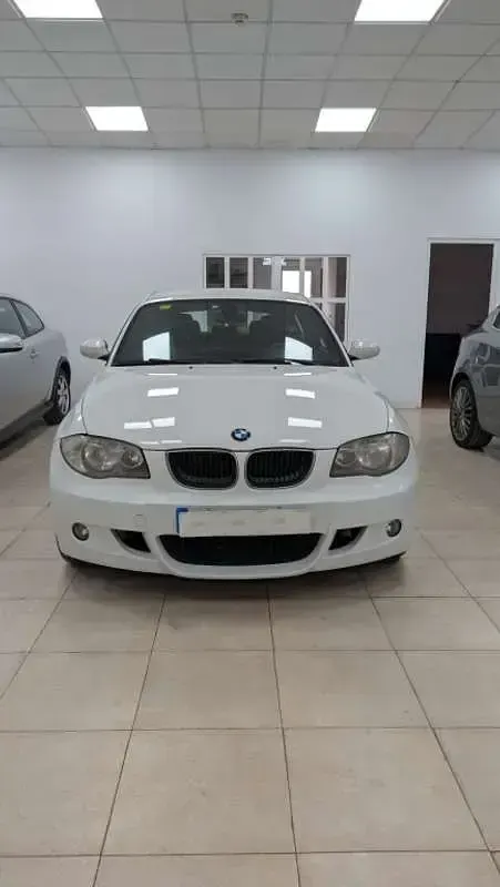 Używany BMW 118 143 KM (105 kW) 2009 Biały Hatchback