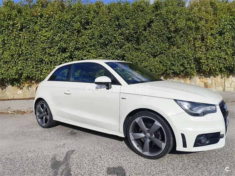 Usado Audi A1 Attraction 105 CV (77 kW) 2010 Blanco Utilitario