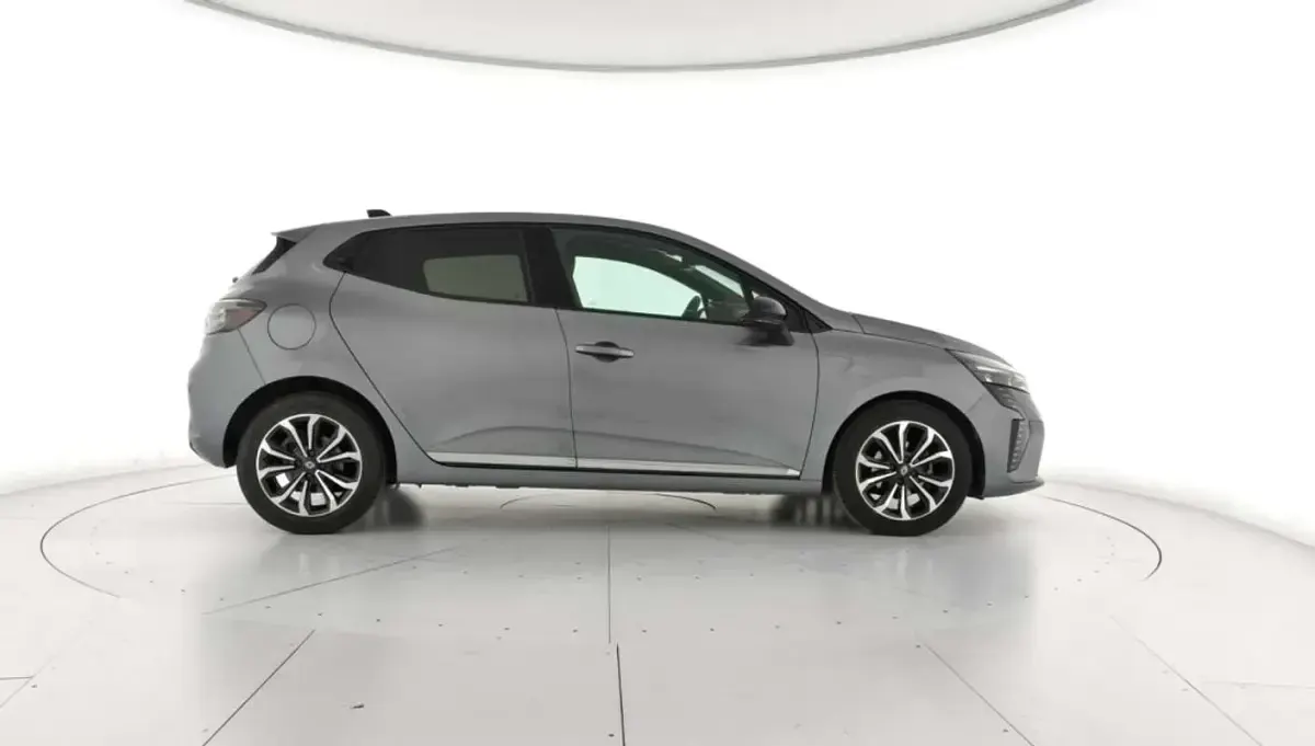 Usado Renault Clio V Techno 101 CV (74 kW) 2025 Gris Berlina