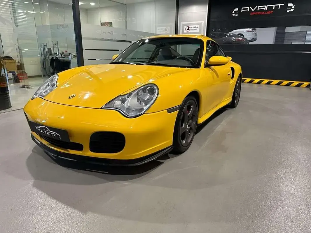 Usado Porsche 996 Turbo 420 CV (308 kW) 2001 Amarillo Coupe
