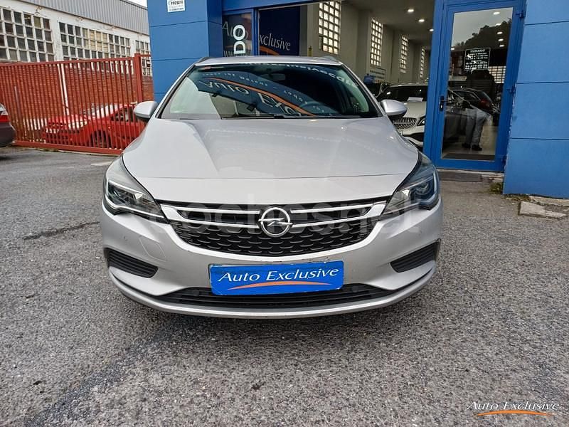 Usado Opel Astra Selective 110 CV (80 kW) 2016 Gris / plata Familiar