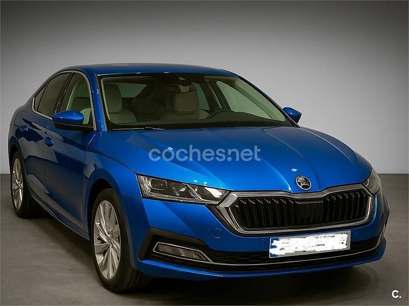 Azul Usado 2021 Skoda Octavia Ambition Berlina | 26.950 € (Un poco caro) - Imagen 1/1