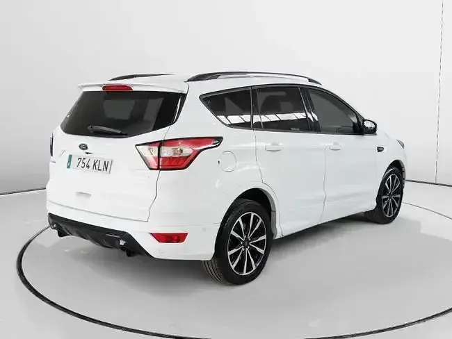 Usado Ford Kuga ST-Line 150 CV (110 kW) 2018 Blanco SUV