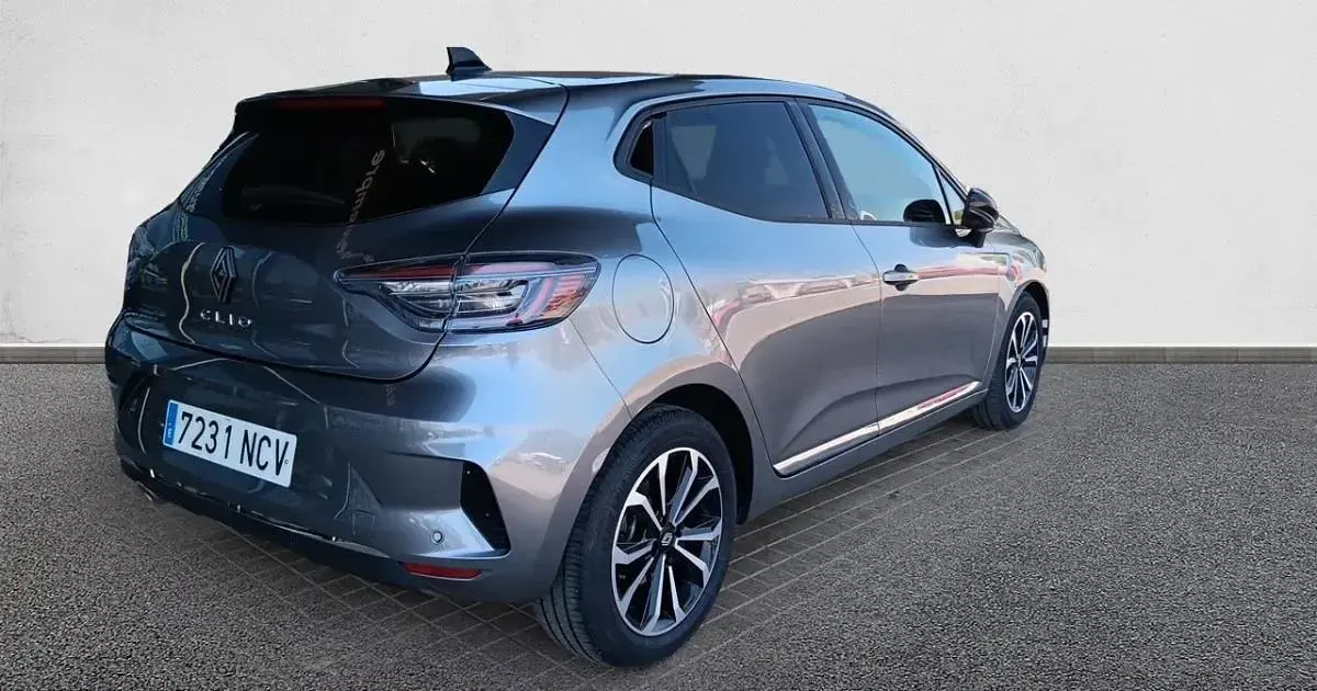 Usado Renault Clio Techno 90 CV (66 kW) 2025 Utilitario
