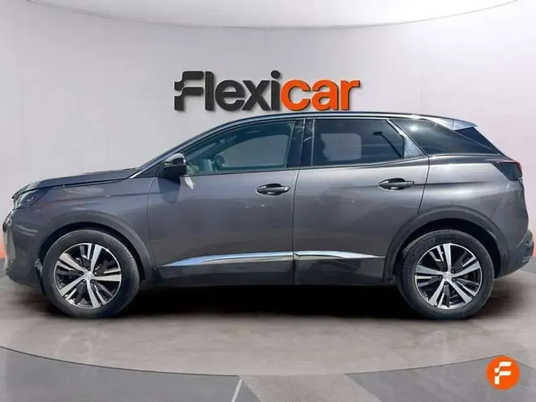 Usado Peugeot 3008 Allure 131 CV (96 kW) 2023 Gris SUV