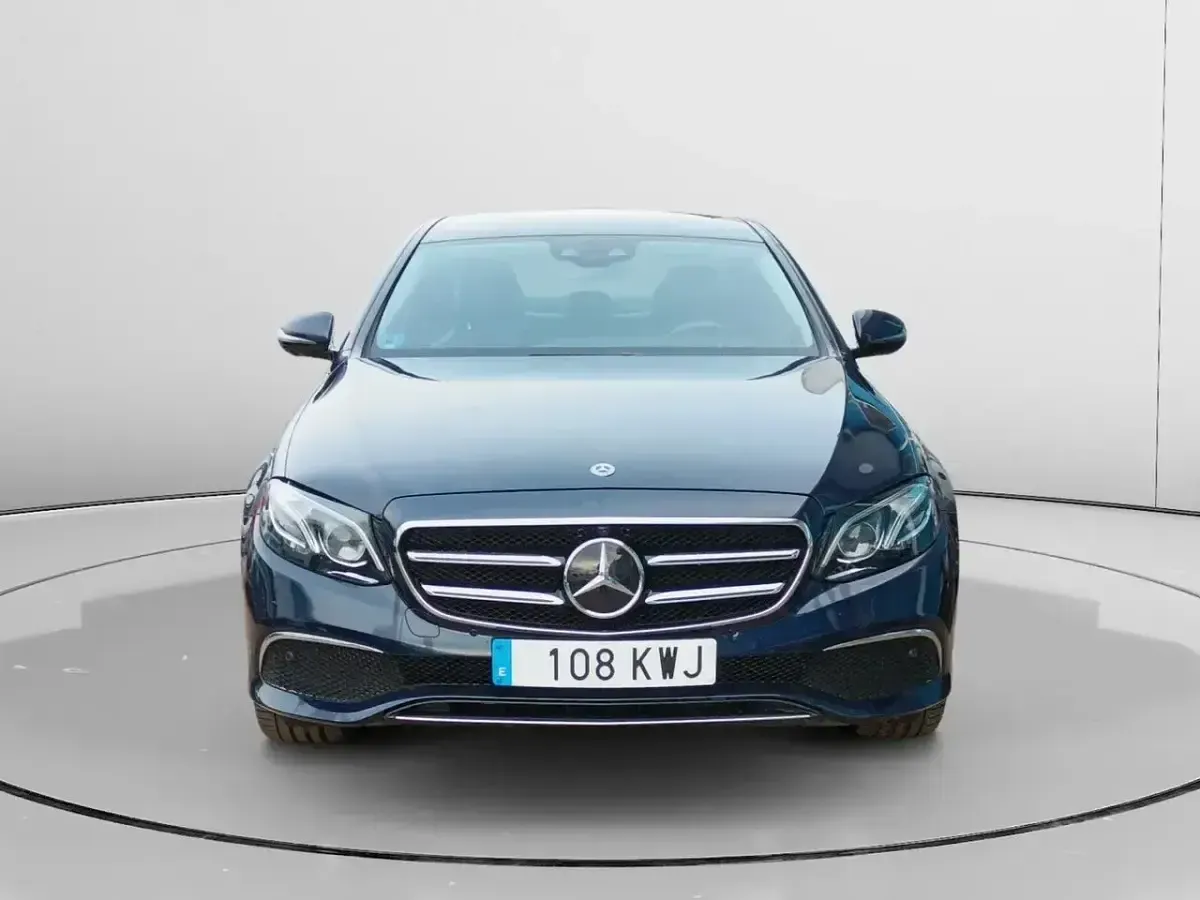 Begagnad Mercedes E300 Avantgarde 320 HK (235 kW) 2019 Blå Sedan