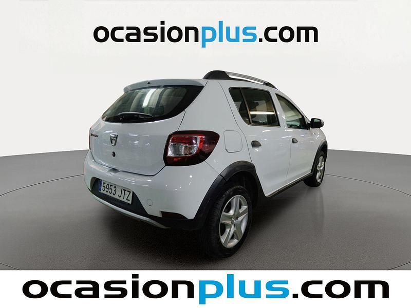 Usado Dacia Sandero Stepway 90 CV (66 kW) 2016 Blanco Utilitario
