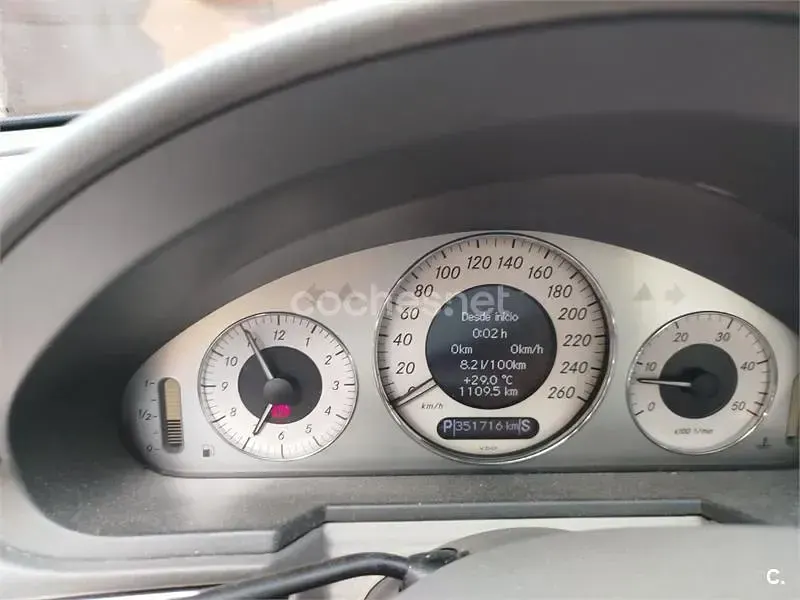 Usado Mercedes E320 Avantgarde 204 CV (150 kW) 2004 Negro Berlina