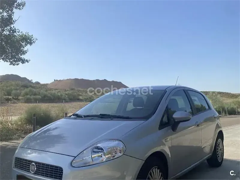 Usado Fiat Punto Dynamic 90 CV (66 kW) 2008 Gris / plata Utilitario