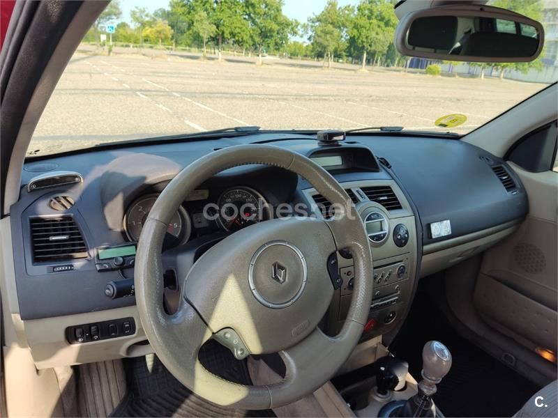 Usado Renault Mégane II Privilege 130 CV (95 kW) 2006 Granate Berlina