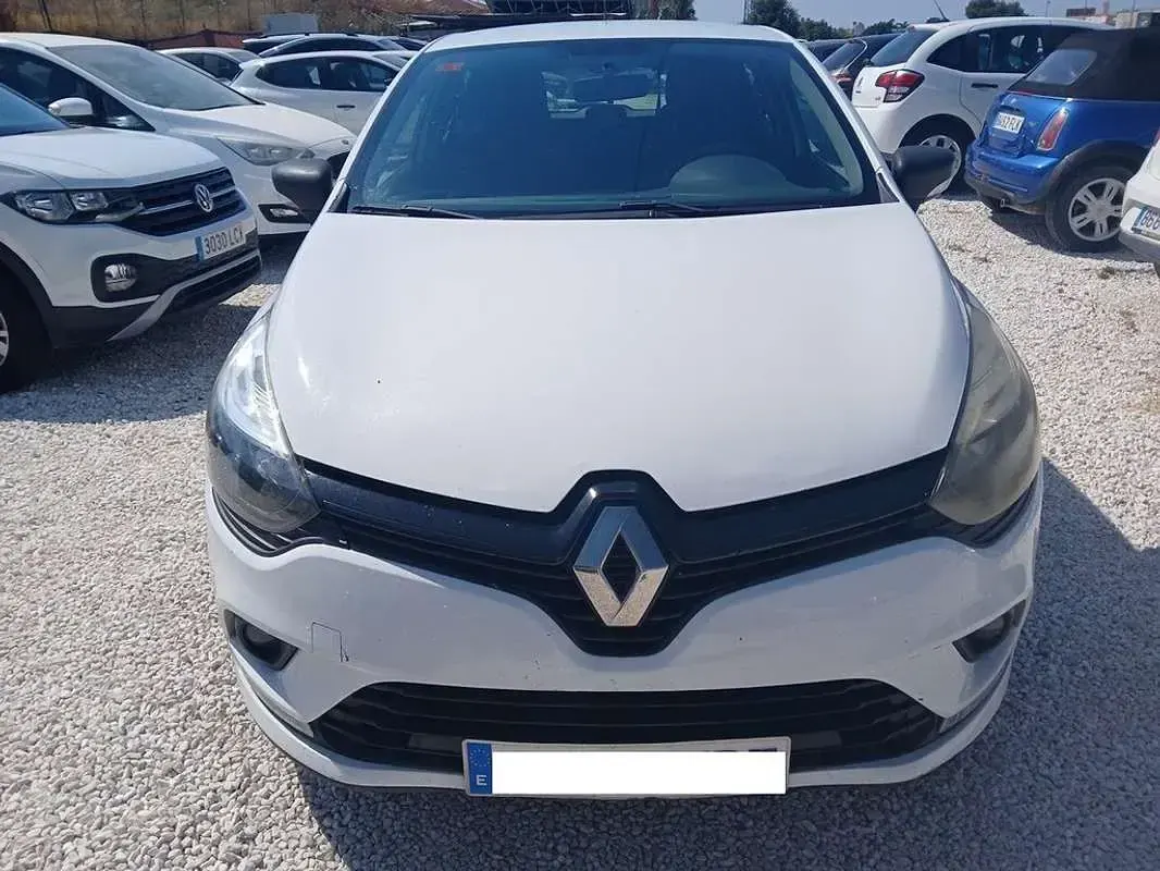 Usado Renault Clio Authentique 75 CV (55 kW) 2015 Blanco Utilitario