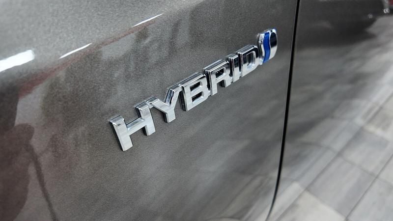 Usado Toyota Auris Hybrid Advance 136 CV (100 kW) 2018 Beige Utilitario