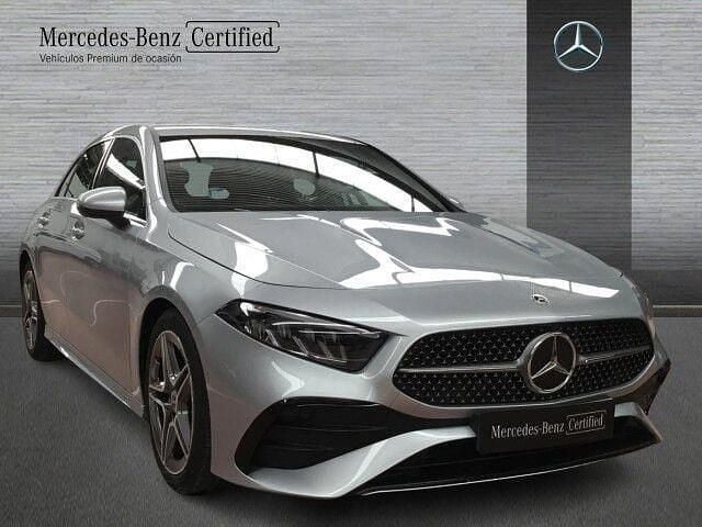 Usado Mercedes A180 136 CV (100 kW) 2025 Plata hightech