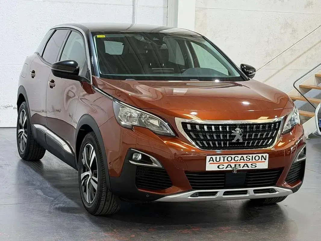 Usado Peugeot 3008 Allure 131 CV (96 kW) 2016 Marrón SUV