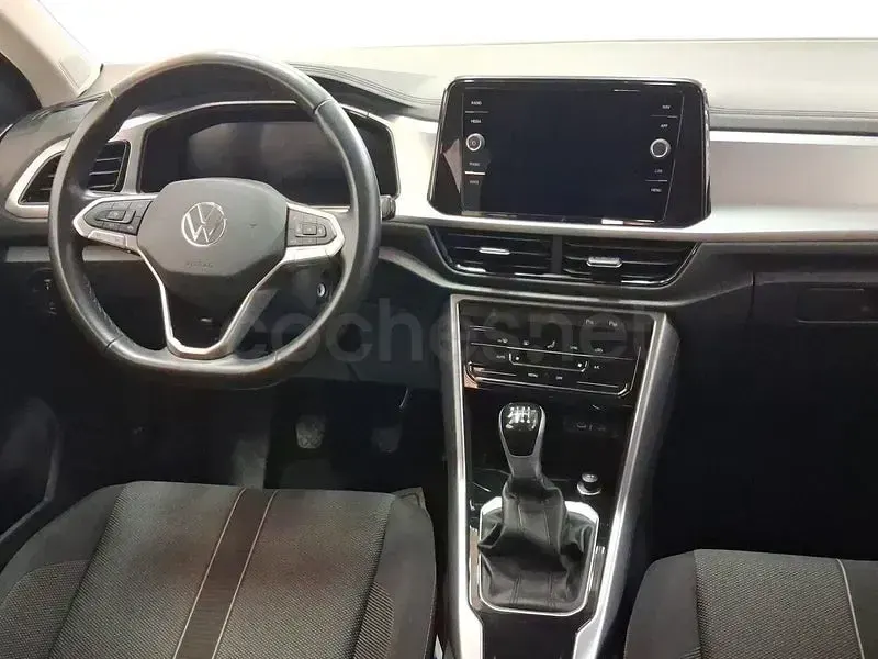 Usado VW T-Roc Life 150 CV (110 kW) 2024 Gris / plata SUV