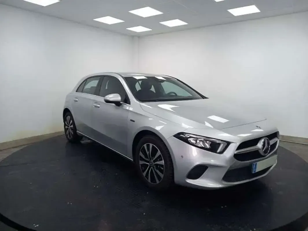Usado Mercedes A250 220 CV (161 kW) 2021 Gris Berlina