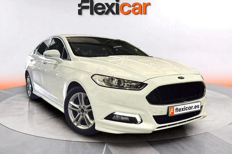 Usado Ford Mondeo Trend 125 CV (91 kW) 2016 Blanco Berlina