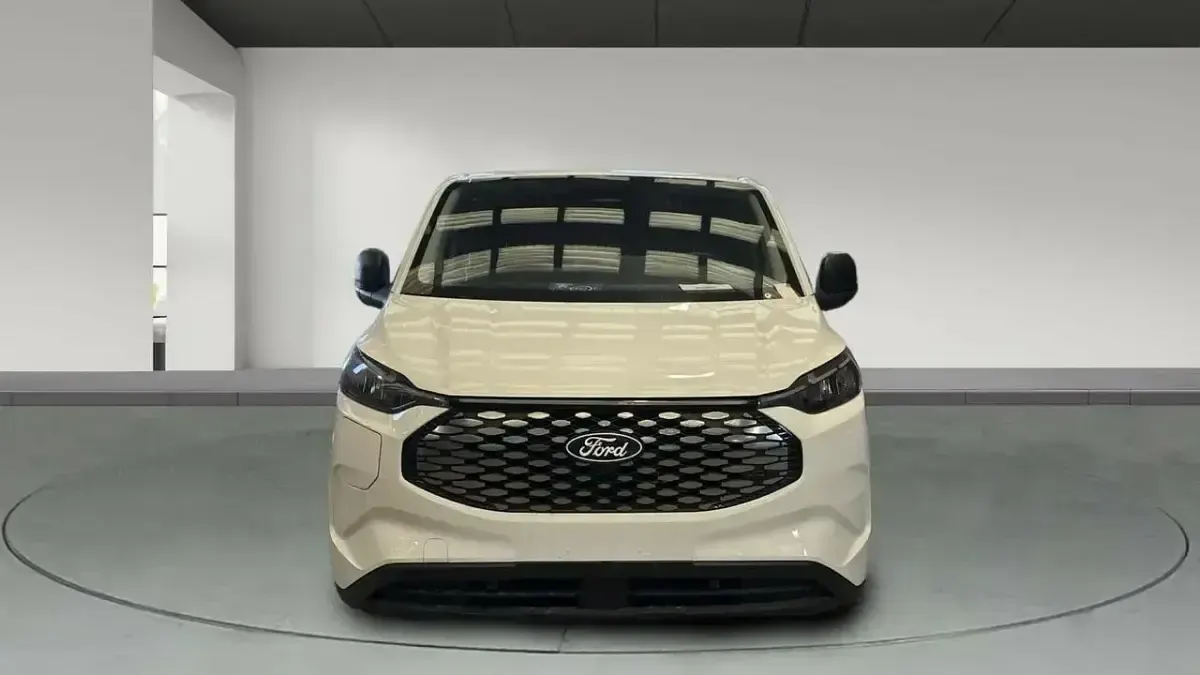 Käytetty Ford Transit Trend 100 kW (136 HP) 2024 Valkoinen Van