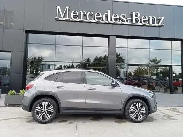 Usado Mercedes GLA250 218 CV (160 kW) 2024 Gris SUV