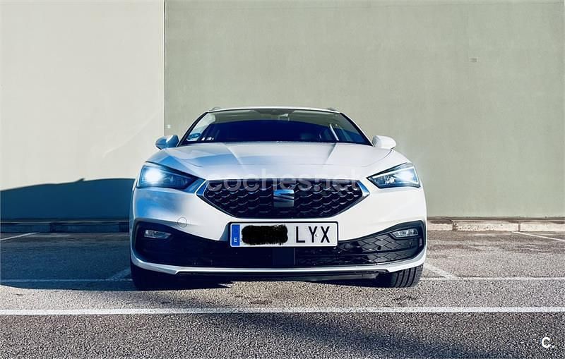 Usado Seat Leon XCELLENCE 150 CV (110 kW) 2022 Blanco Familiar