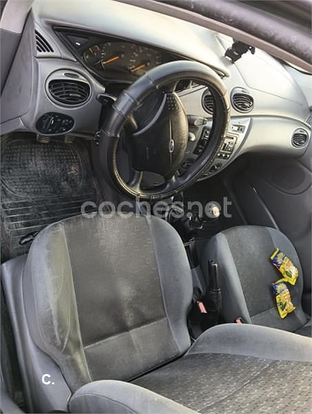 Usado Ford Focus Ambiente 90 CV (66 kW) 2002 Verde Familiar