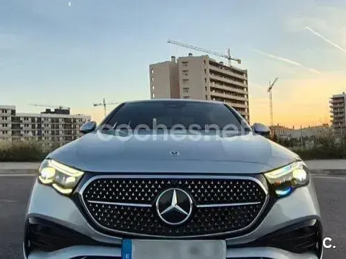 Usado Mercedes E220 200 CV (147 kW) 2023 Gris / plata Berlina