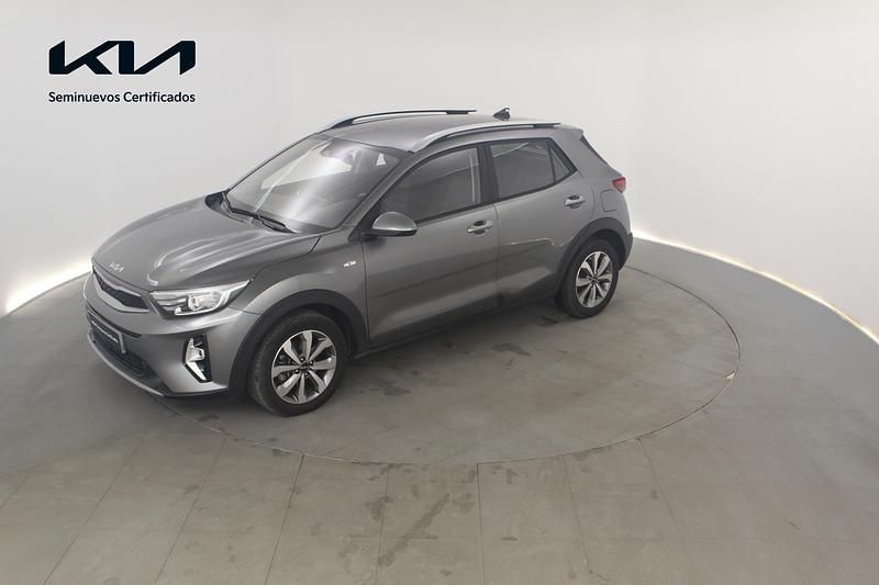 Usado Kia Stonic 100 CV (73 kW) 2025 Gris SUV