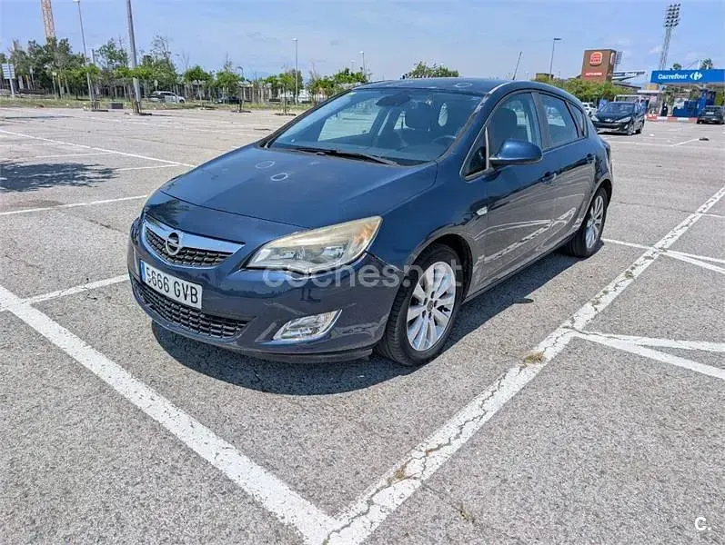 Usado Opel Astra Enjoy 110 CV (80 kW) 2010 Azul Berlina