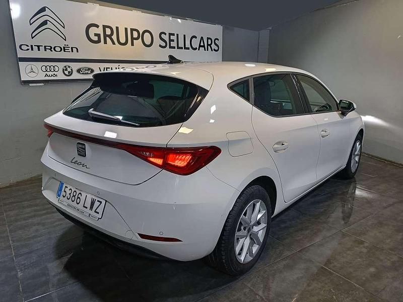 Usado Seat Leon Style 131 CV (96 kW) 2022 Blanco Utilitario