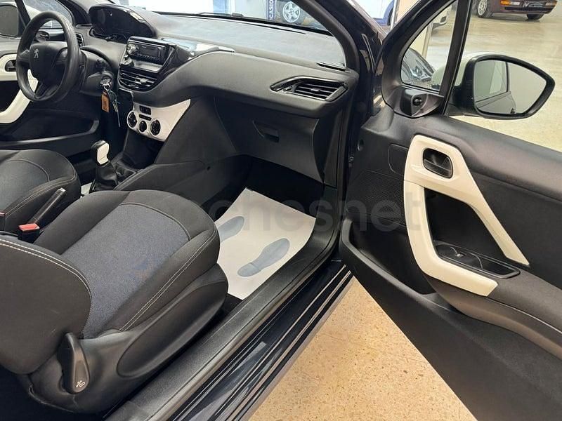 Usado Peugeot 208 Active 68 CV (50 kW) 2015 Negro Utilitario