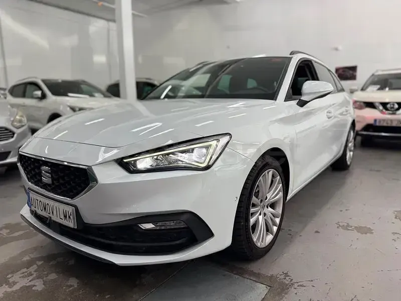 Usado Seat Leon Style 150 CV (110 kW) 2023 Blanco Familiar