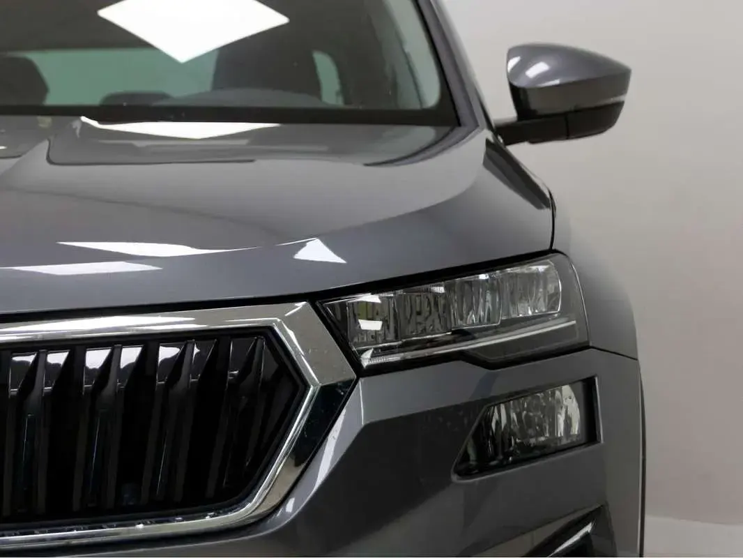 Usado Skoda Karoq Style 150 CV (110 kW) 2022 Gris SUV