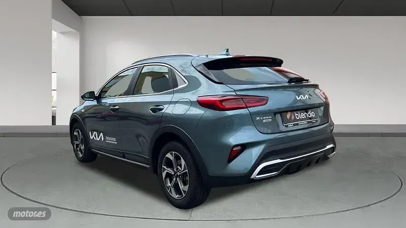 Usado Kia XCeed 136 CV (100 kW) 2024 Gris SUV