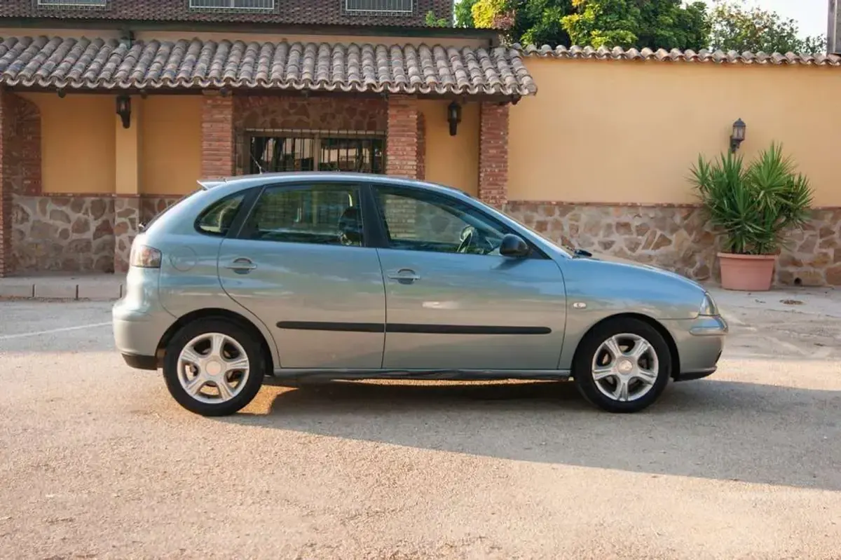 Usado Seat Ibiza Stylance 101 CV (74 kW) 2006 Gris Utilitario