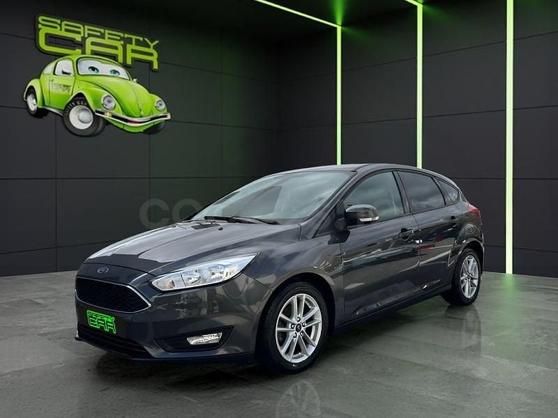 Usado Ford Focus Trend 120 CV (88 kW) 2016 Gris / plata Berlina
