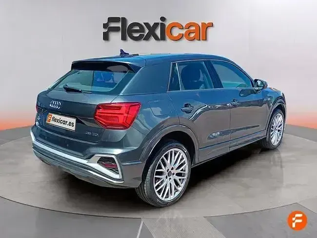 Usado Audi Q2 S-Line 150 CV (110 kW) 2024 Gris / plata SUV
