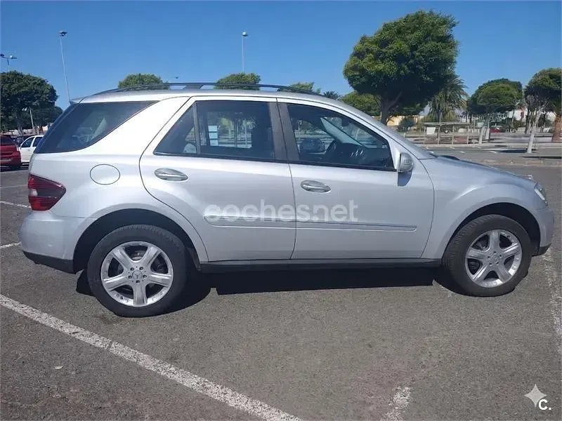 Usado Mercedes ML320 224 CV (164 kW) 2007 Blanco SUV