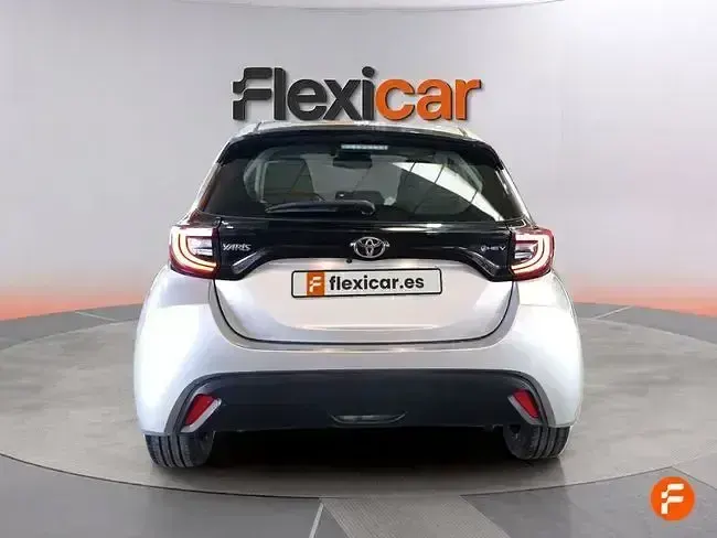 Usado Toyota Yaris Active 116 CV (85 kW) 2025 Gris Utilitario