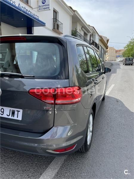 Usado VW Touran Edition 115 CV (84 kW) 2017 Gris / plata Monovolumen