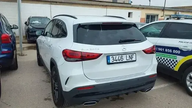 Usado Mercedes GLA200 150 CV (110 kW) 2021 Blanco SUV