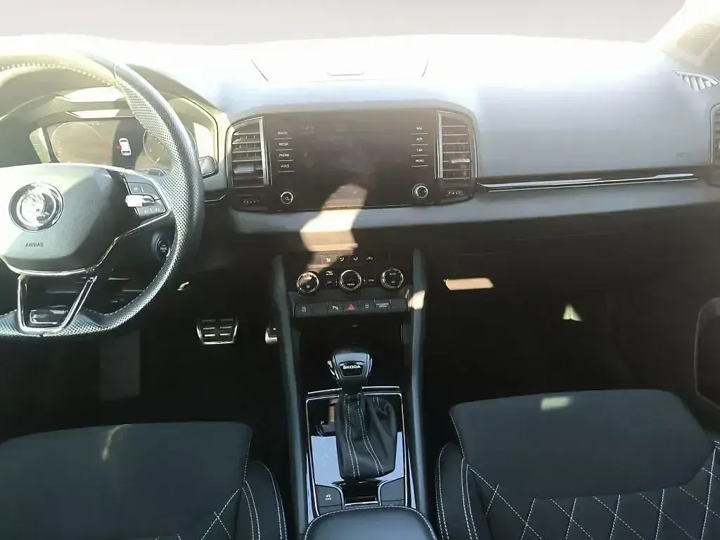 Usado Skoda Karoq SportLine 150 CV (110 kW) 2022 Blanco SUV