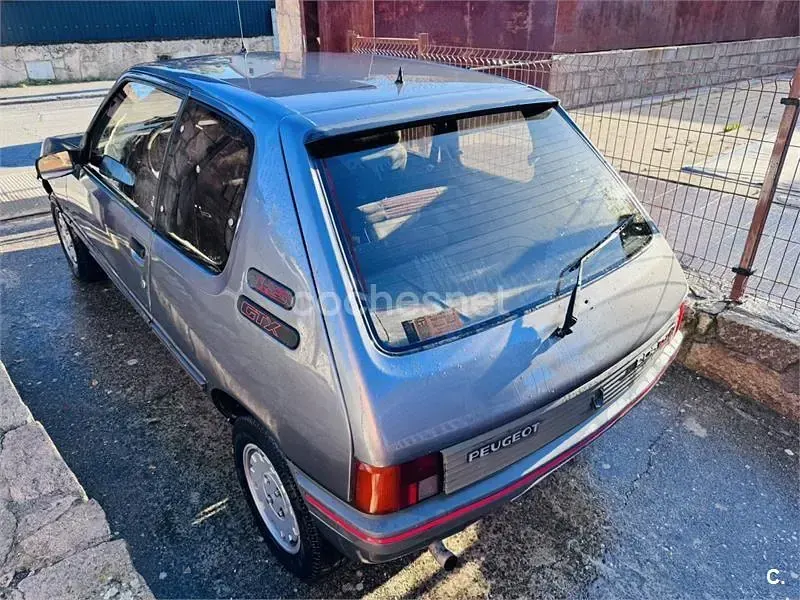 Usado Peugeot 205 GTi 95 CV (69 kW) 1989 Gris / plata Berlina