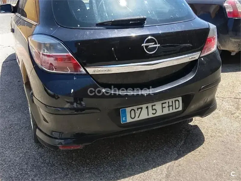 Usado Opel Astra GTC Sport 120 CV (88 kW) 2006 Negro Berlina