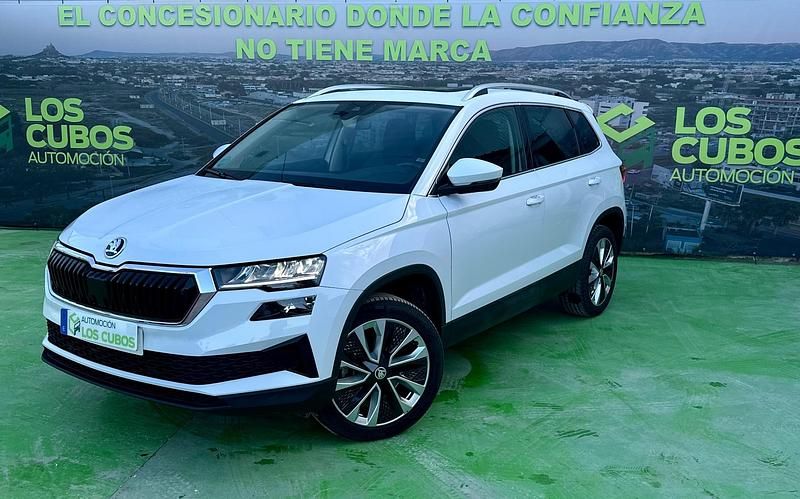 Usado Skoda Karoq SportLine 150 CV (110 kW) 2023 Blanco SUV