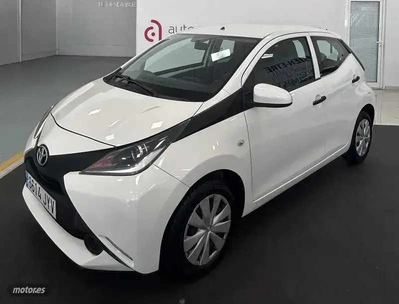 Usado Toyota Aygo X-cite 70 CV (51 kW) 2017 Blanco Utilitario